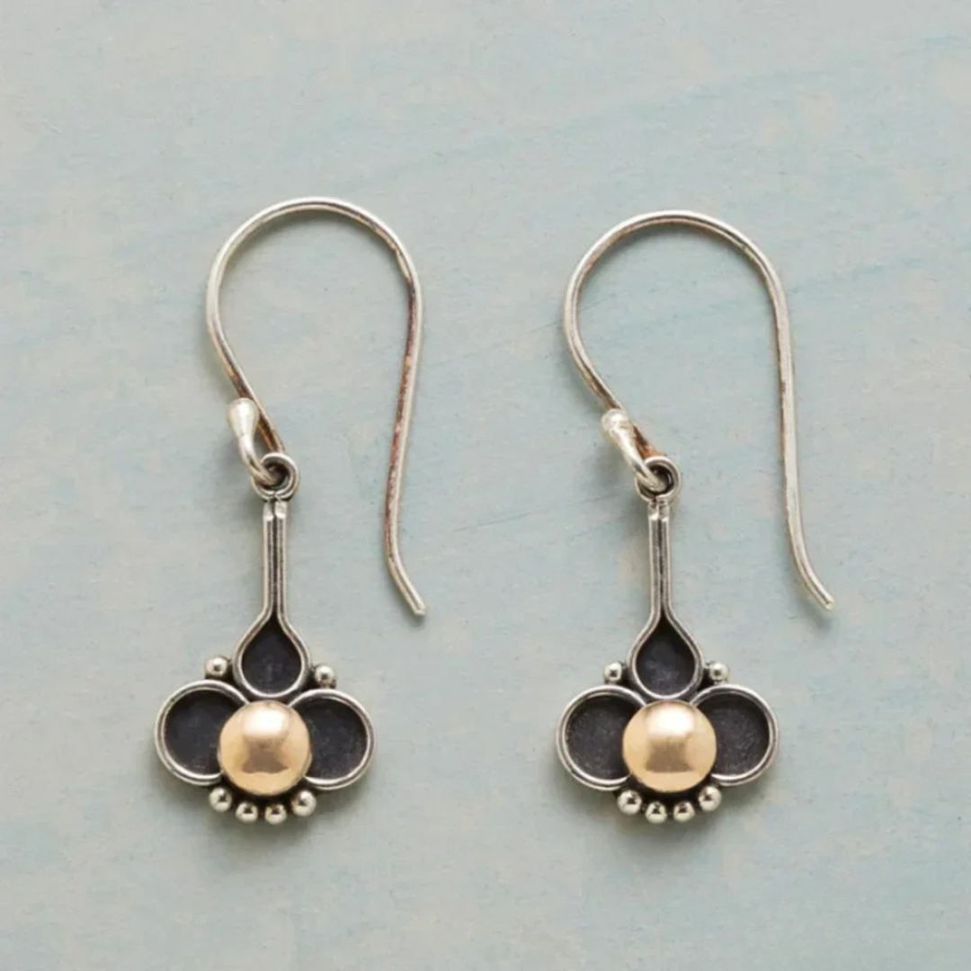 Nicolette – Petite Clover Drop Earrings