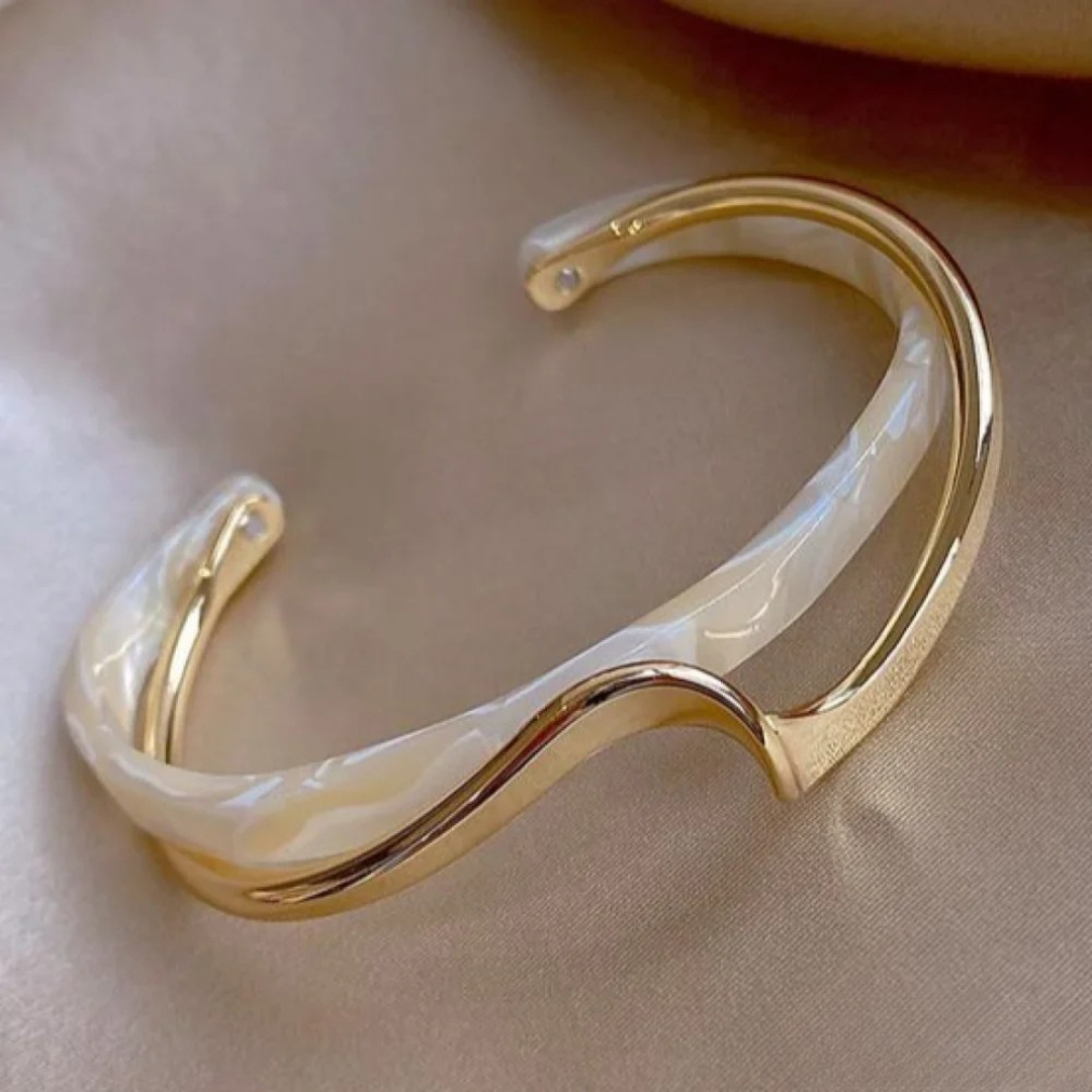Danna – Mother of Pearl Wave Cuff