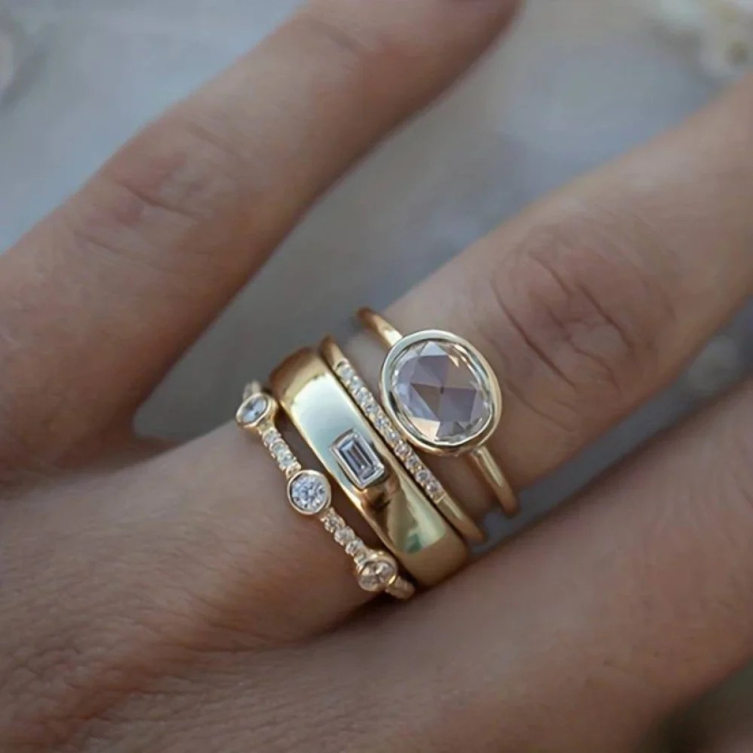 Vintage gold ring with zirconia