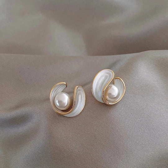 Luxe Earrings of White Opal with Pearls in Gold