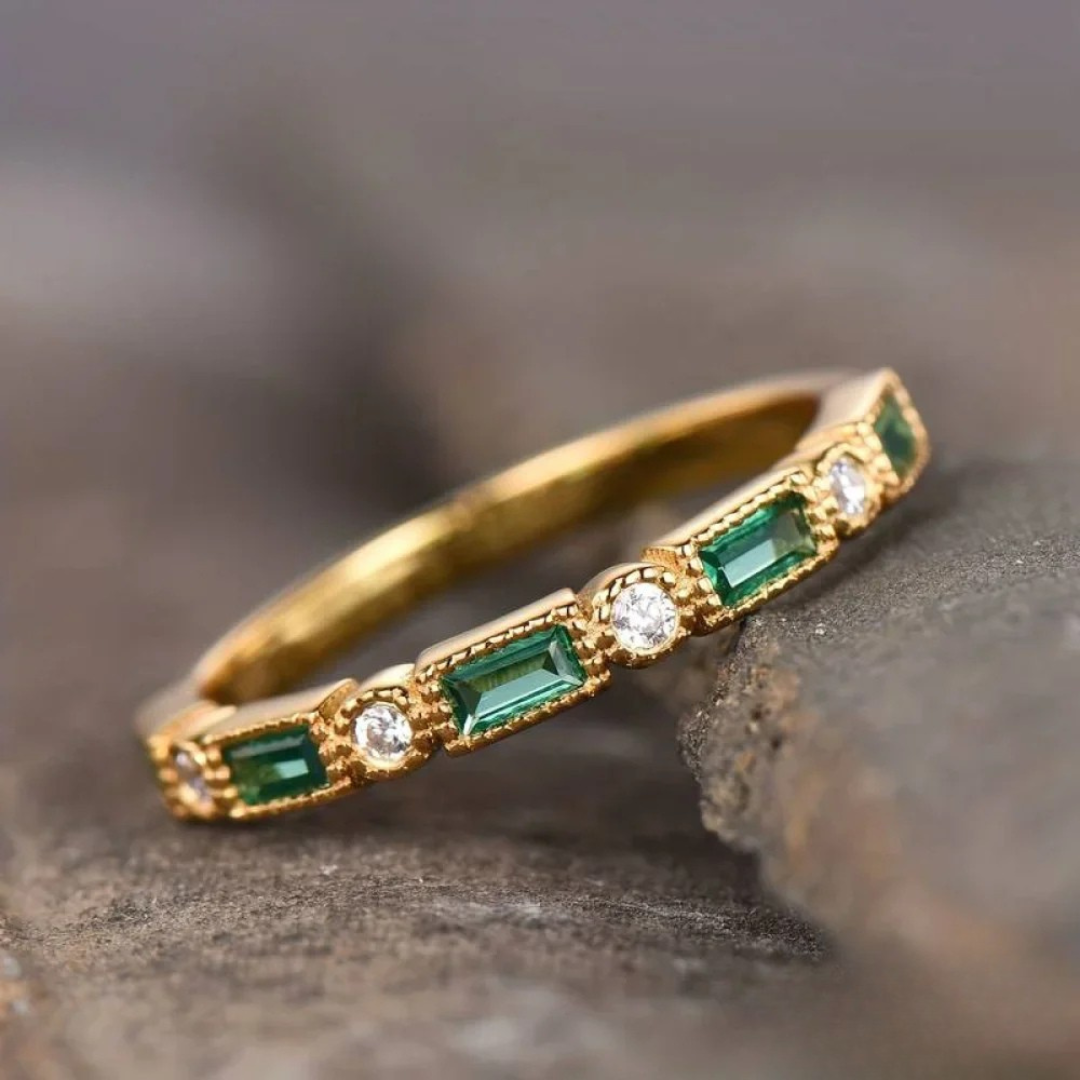 Vintage green inlaid zirconia gold ring