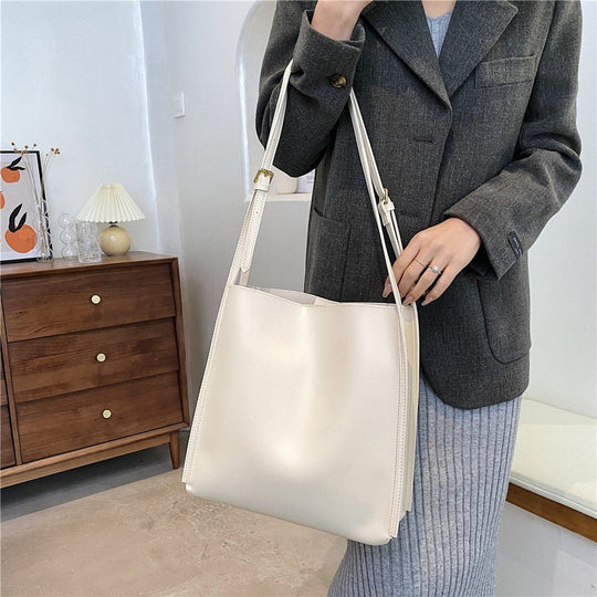 Kathy  – Minimalist Leather Shoulder Bag for Women