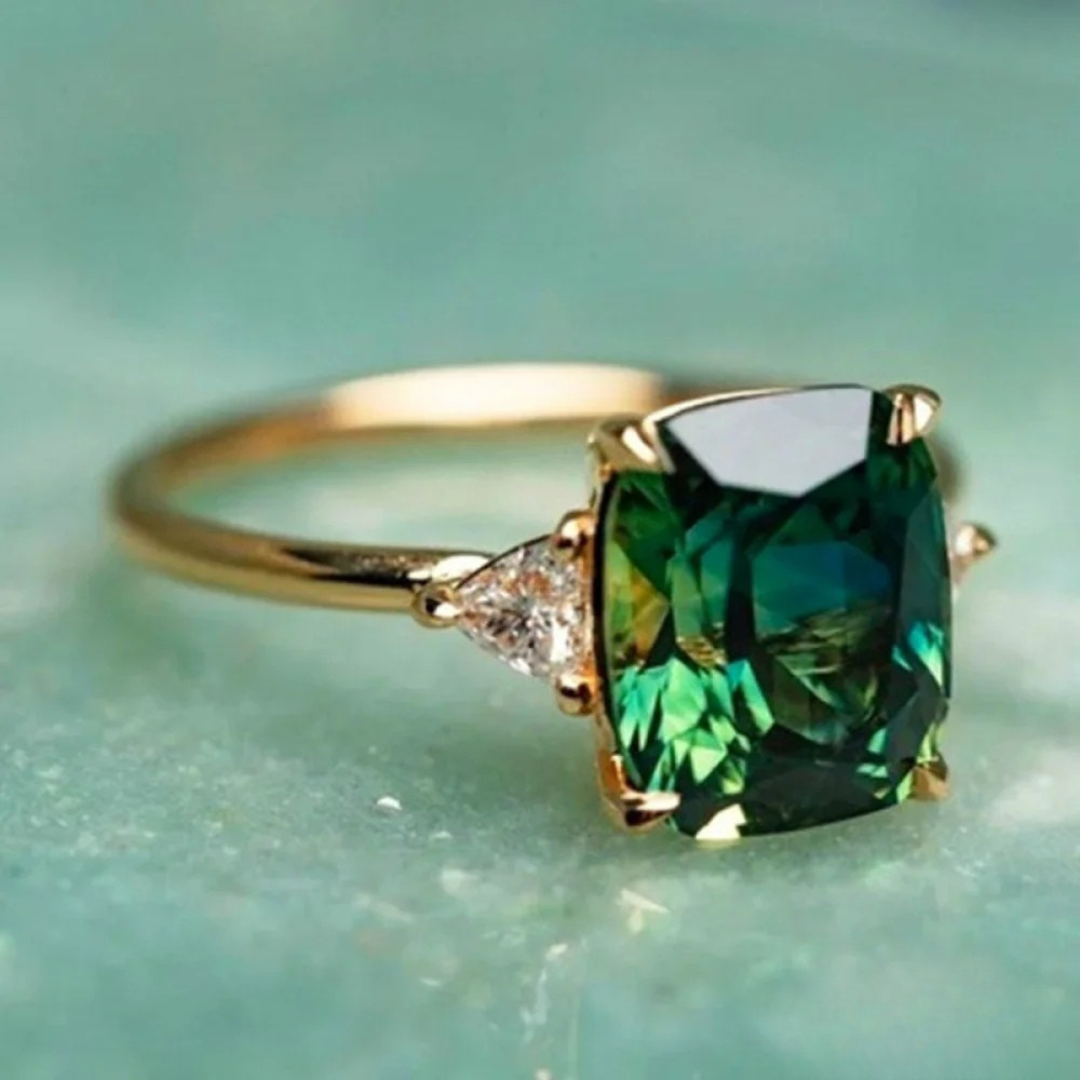 Green zirconia ring in gold