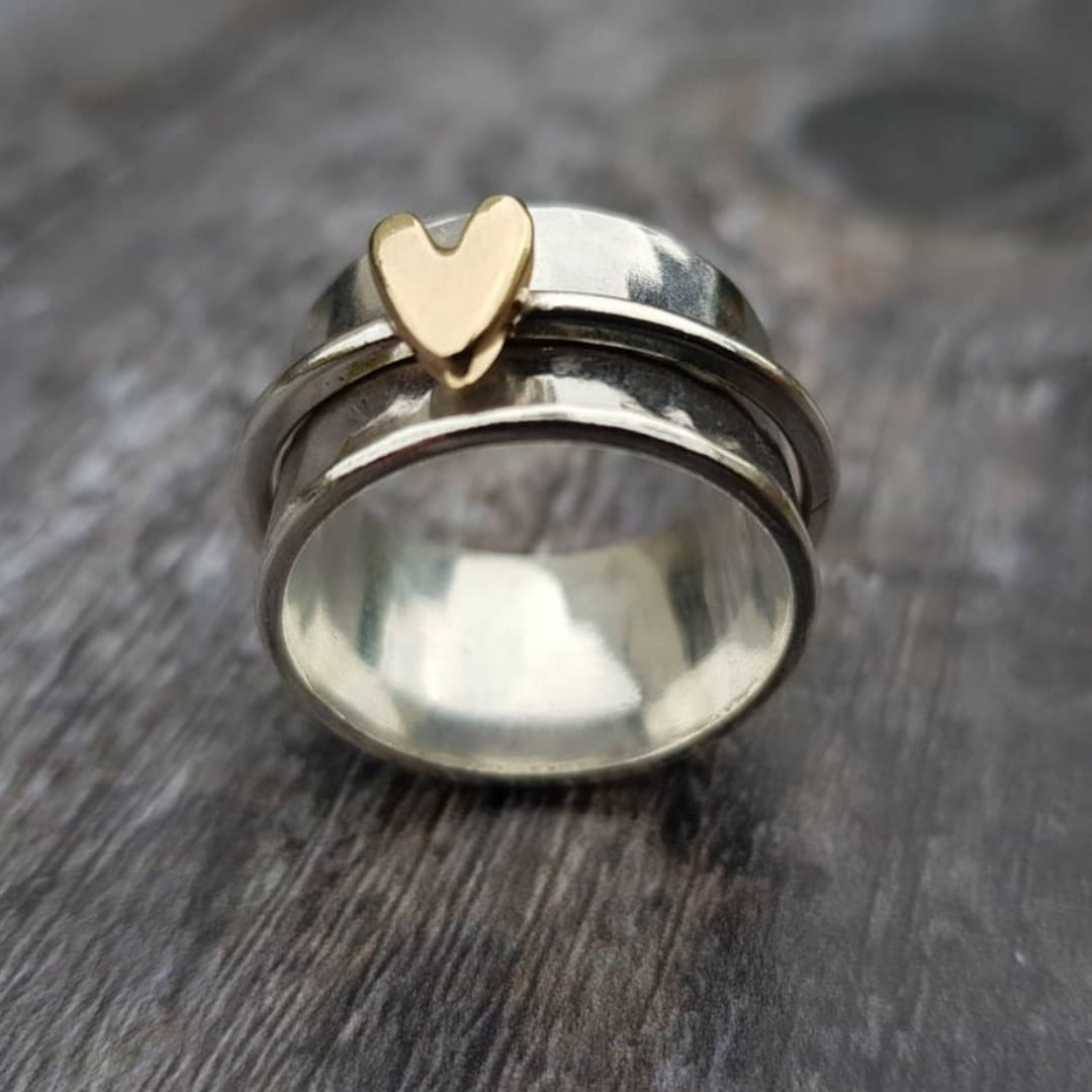 Ryleigh – Two-Tone Heart Accent Band Ring for Women