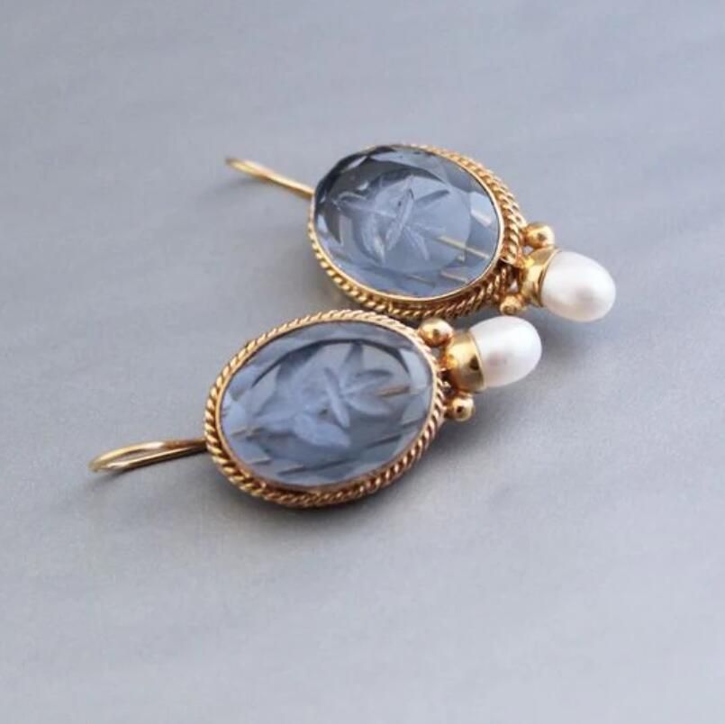 Elisa – Sapphire Carve Pearl Drop Earrings