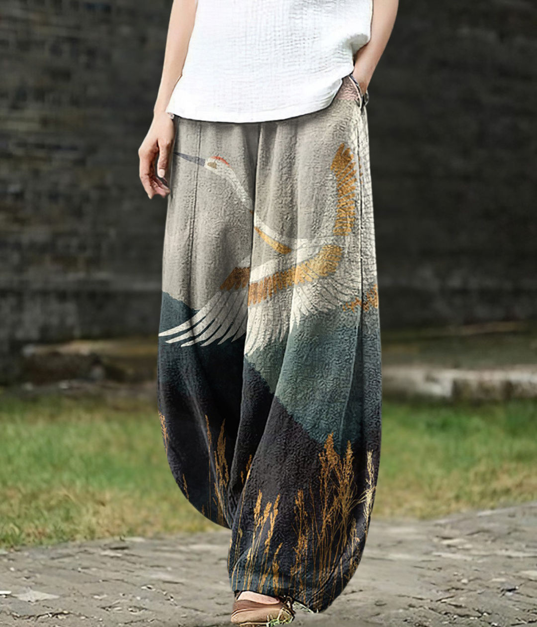 Delta – Elegant Crane Print Wide-Leg Linen Trousers for Women