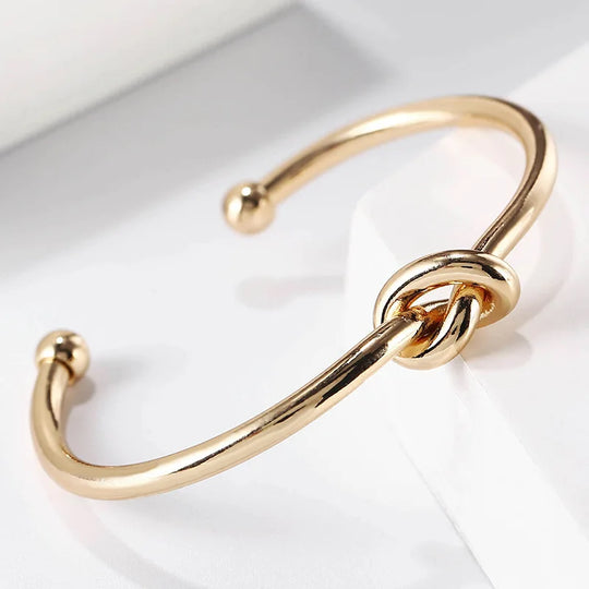 Kaitlyn – Minimalist Knot Bangle for Women