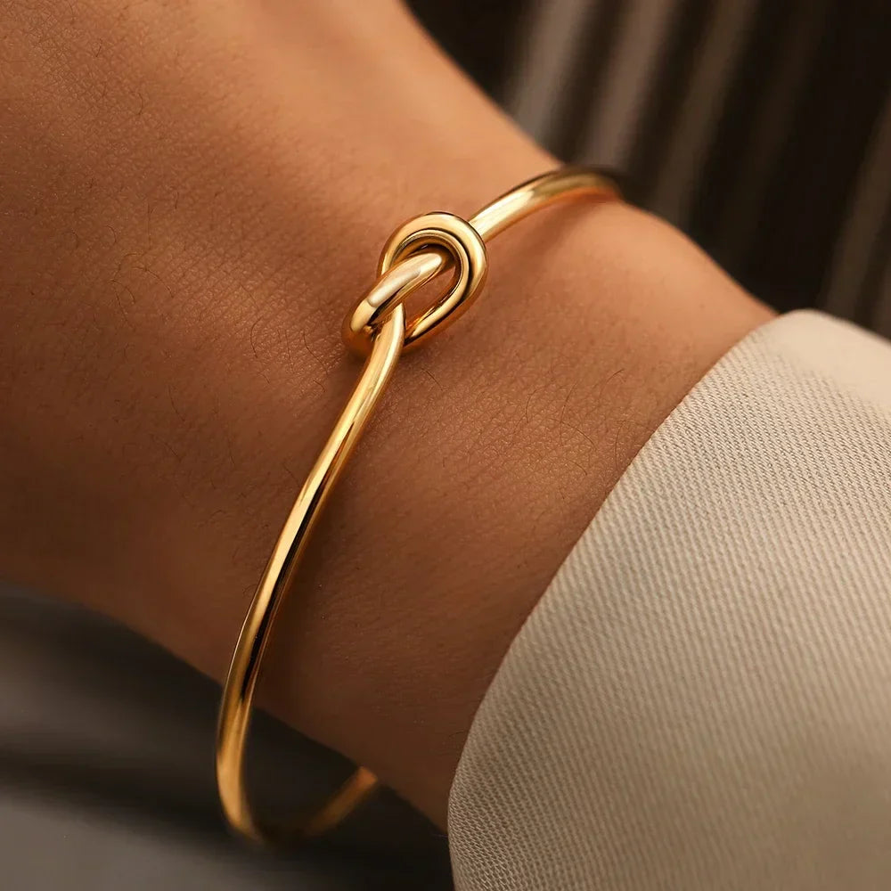 Kaitlyn – Minimalist Knot Bangle for Women