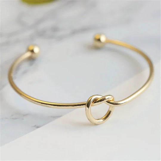 Kaitlyn – Minimalist Knot Bangle for Women