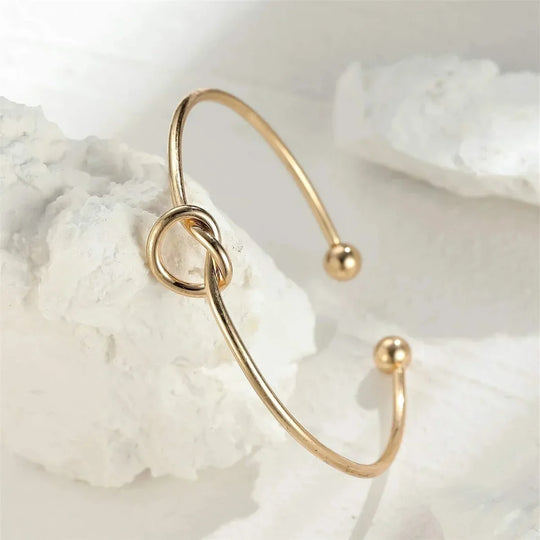 Kaitlyn – Minimalist Knot Bangle for Women
