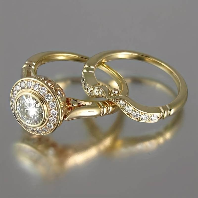 Arleth – Gold Diamond Halo Bridal Ring Set for Women