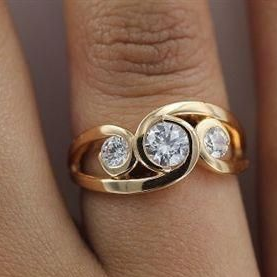 Stevie – Gold Three-Stone Diamond Ring for Women