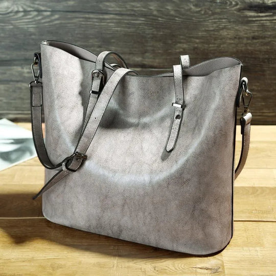 Amira – Classic Leather Shoulder Bag Combining Style and Functionality