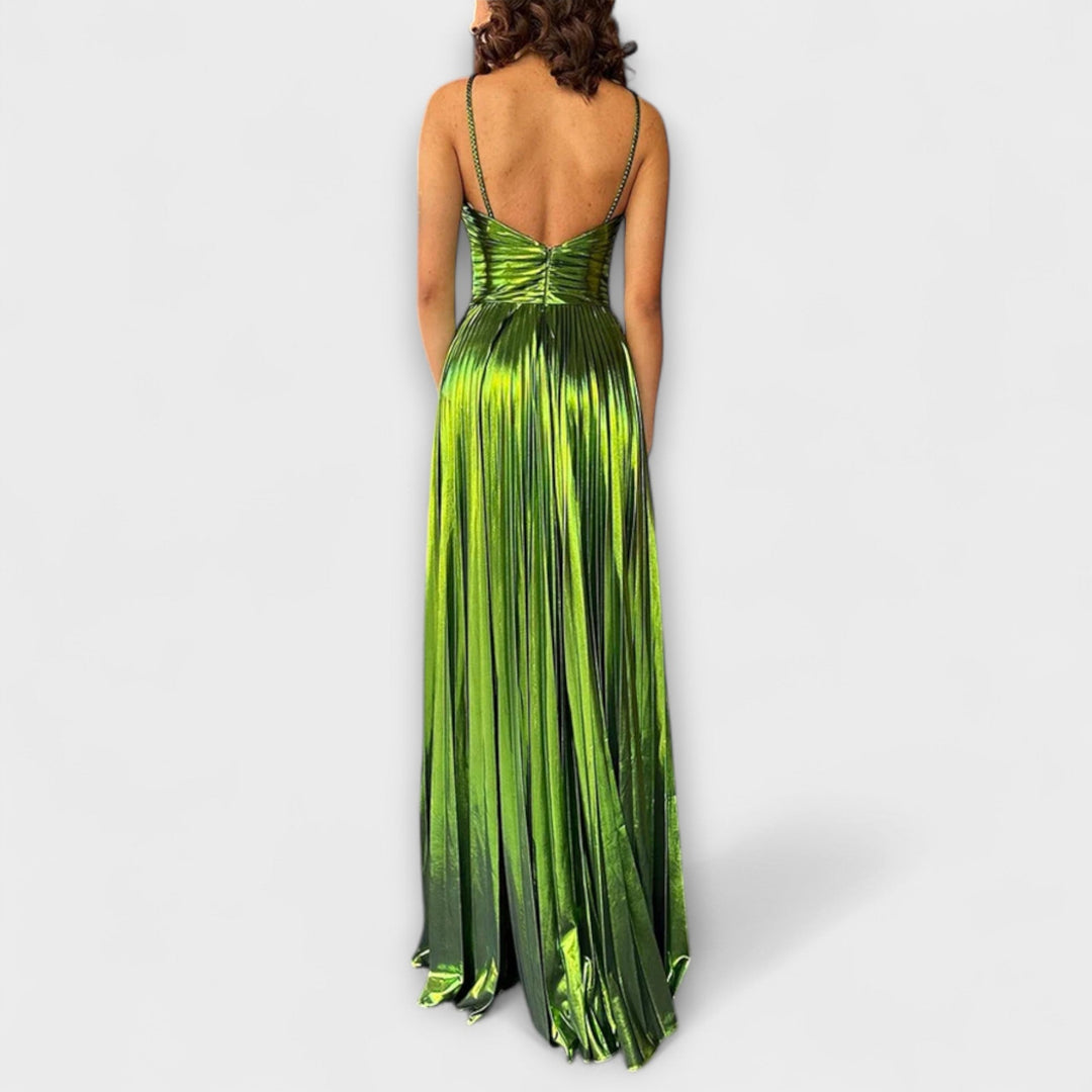 Lariva – Flowing Evening Dress with Light Reflections