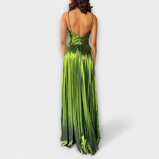 Lariva – Flowing Evening Dress with Light Reflections