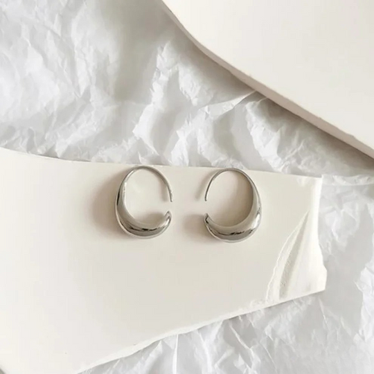Maren – Minimalist Curve Hoop Earrings