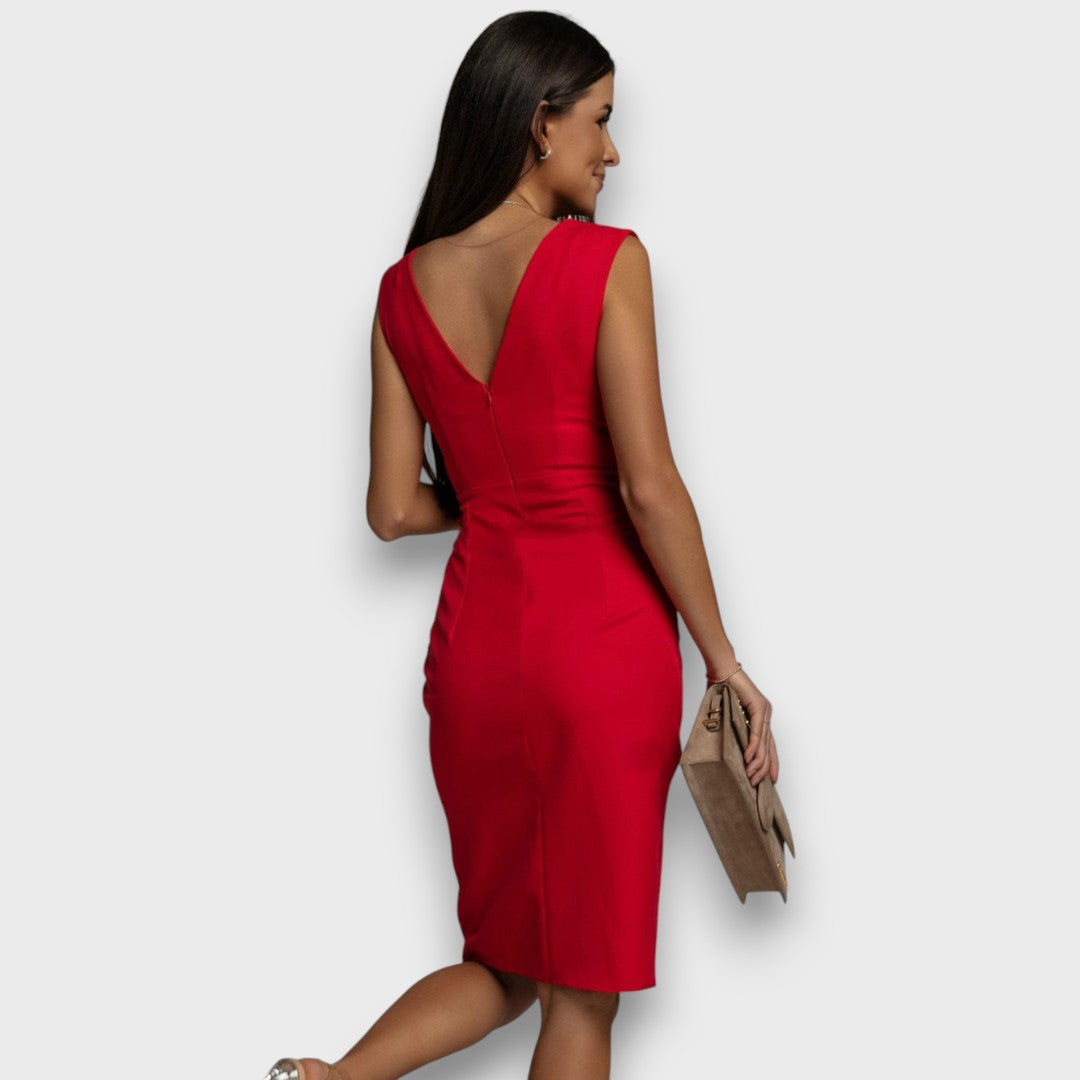 Isa – Figure-Hugging Dress with V-Neck and Slit