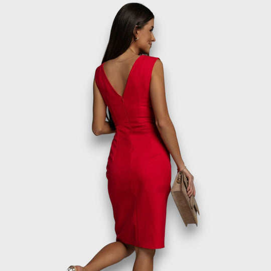 Isa – Figure-Hugging Dress with V-Neck and Slit