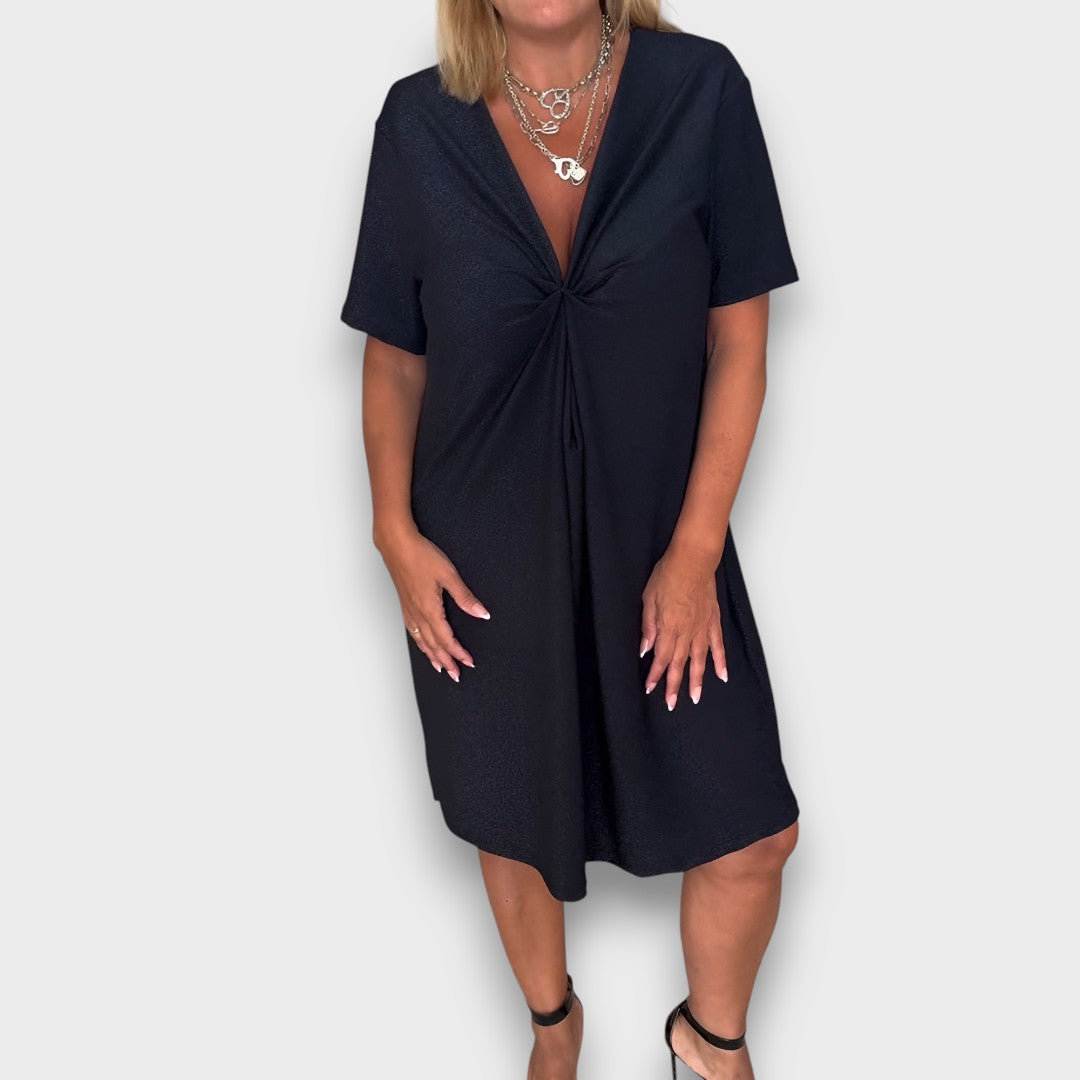 Aurela – Dress with Twist Detail