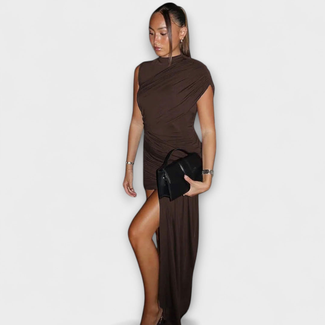 Liliane – Slim-Fit Pleated Dress with Round Neckline