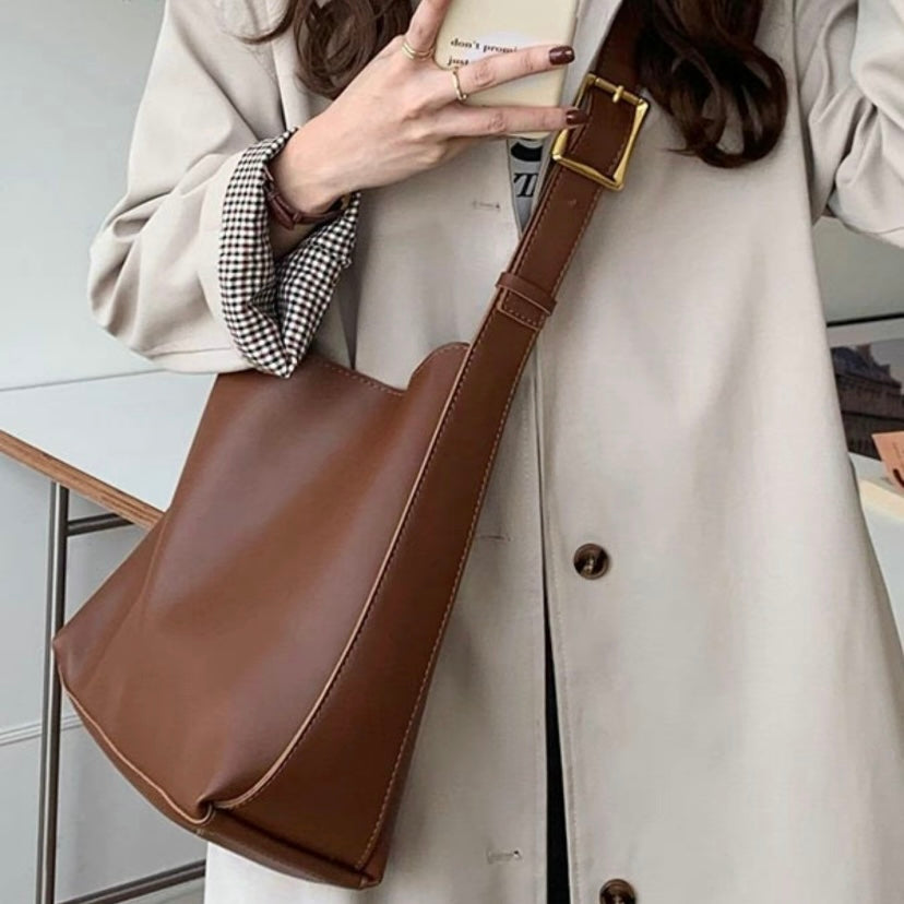 Tyra – Women’s Minimalist Leather Shoulder Bag