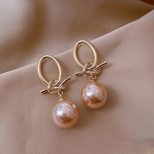 Criza – Golden Baroque Pearl Drop Earrings