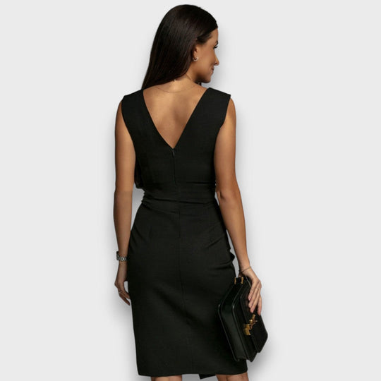 Isa – Figure-Hugging Dress with V-Neck and Slit