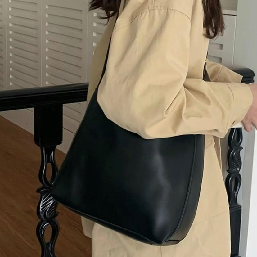 Tyra – Women’s Minimalist Leather Shoulder Bag