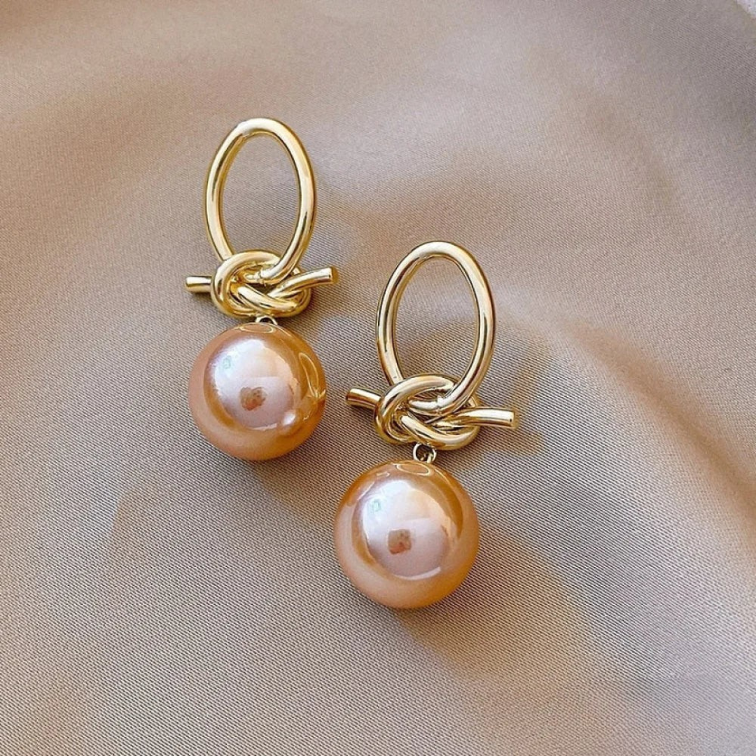 Criza – Golden Baroque Pearl Drop Earrings