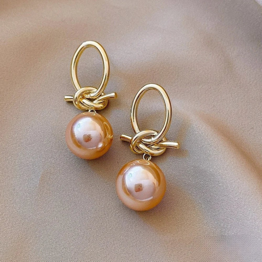 Criza – Golden Baroque Pearl Drop Earrings