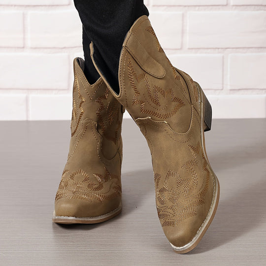 Maiken - TrailBloom Western V-Cut Boots