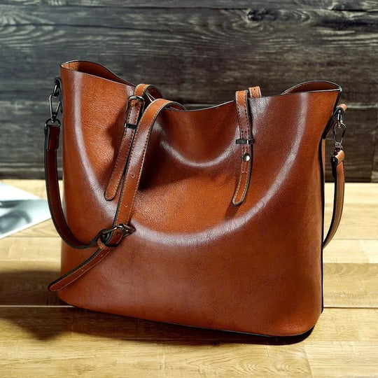 Amira – Classic Leather Shoulder Bag Combining Style and Functionality