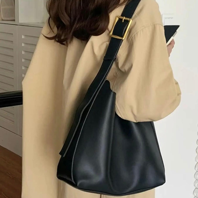 Tyra – Women’s Minimalist Leather Shoulder Bag