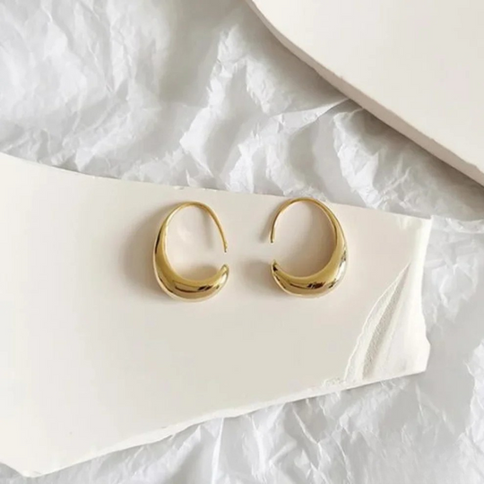 Maren – Minimalist Curve Hoop Earrings