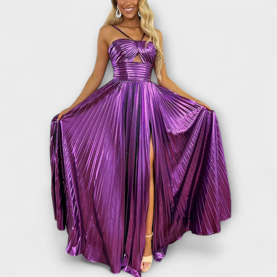 Lariva – Flowing Evening Dress with Light Reflections