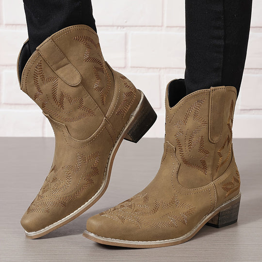 Maiken - TrailBloom Western V-Cut Boots