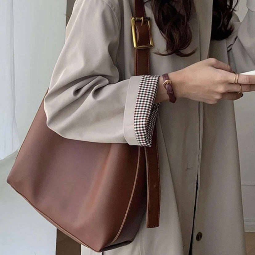 Tyra – Women’s Minimalist Leather Shoulder Bag