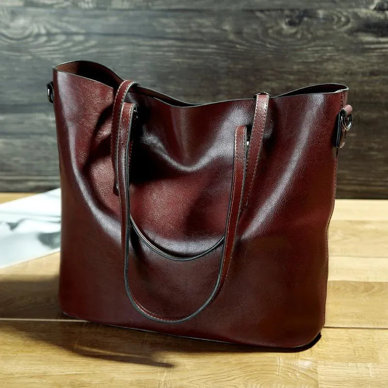 Amira – Classic Leather Shoulder Bag Combining Style and Functionality