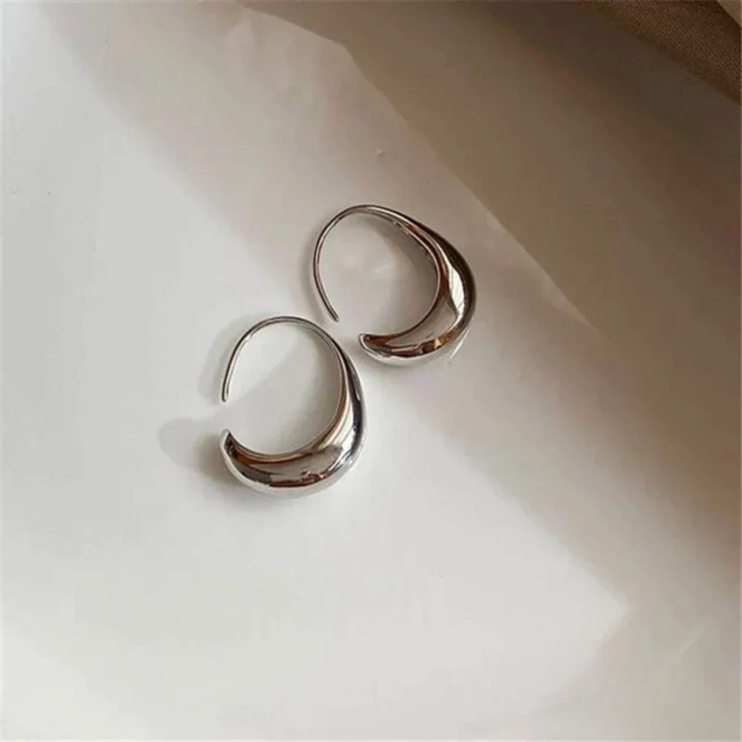 Maren – Minimalist Curve Hoop Earrings