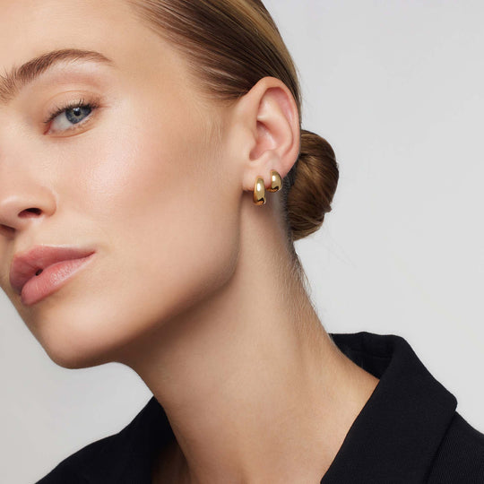 Sally – Sculpted Gold Huggie Earrings