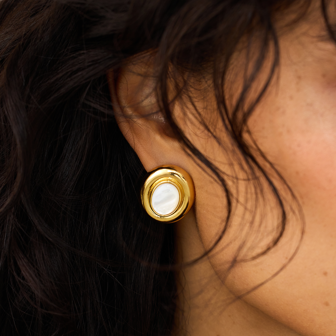 Kathleen – Gold Oval Stud Earrings with Mother-of-Pearl