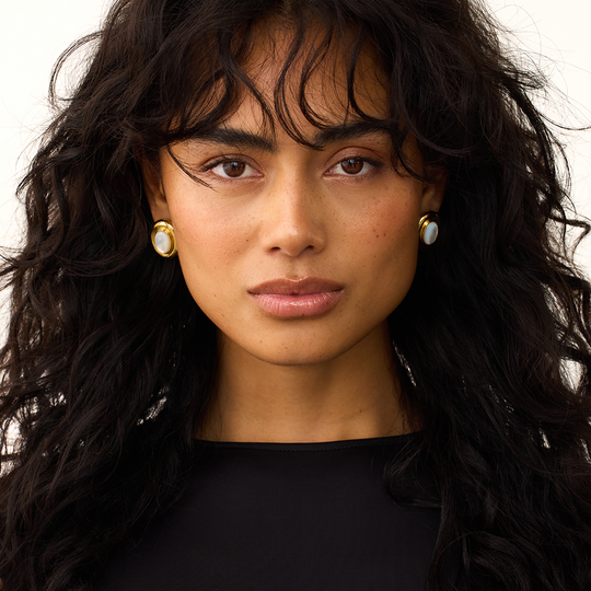 Kathleen – Gold Oval Stud Earrings with Mother-of-Pearl