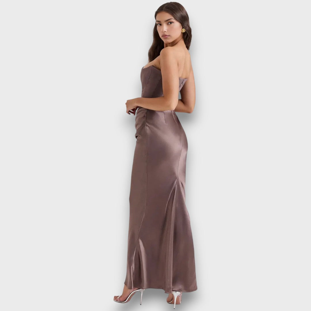 Isedra – Midi Dress with Sculptural Line