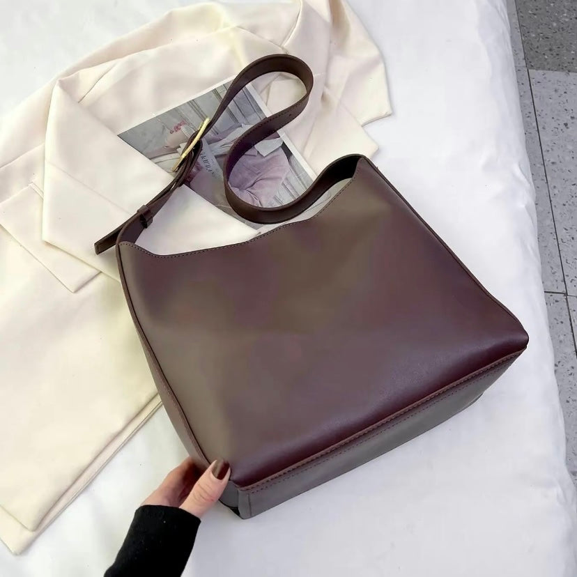 Tyra – Women’s Minimalist Leather Shoulder Bag