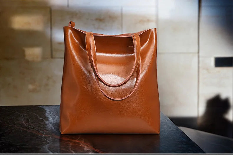 Annika – Timeless Tote Bag with Faux Leather Finish