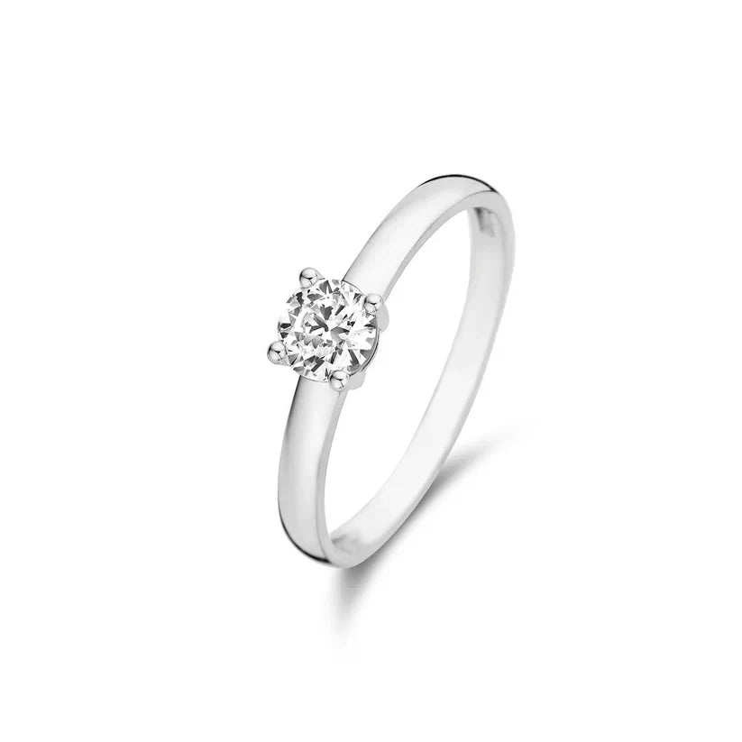 Suzzanne – Classic Gold Solitaire Ring for Women