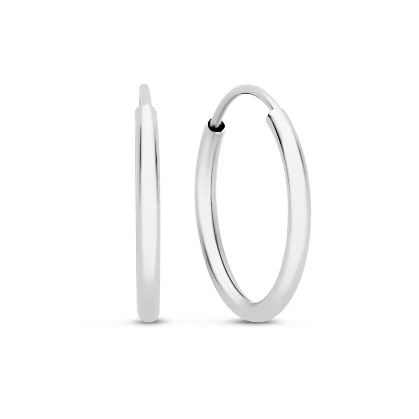 Taissa – Sleek Gold Hoop Earrings
