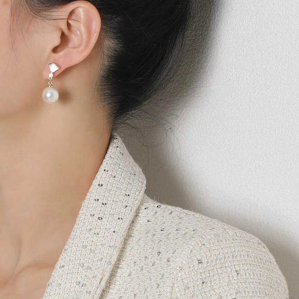 Gabriella – Classic Pearl Drop Earrings