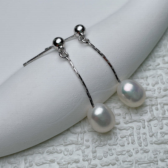 Chandria – Graceful Pearl Drop Earrings