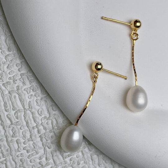 Chandria – Graceful Pearl Drop Earrings